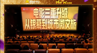 美女脱下内裤让男人捅